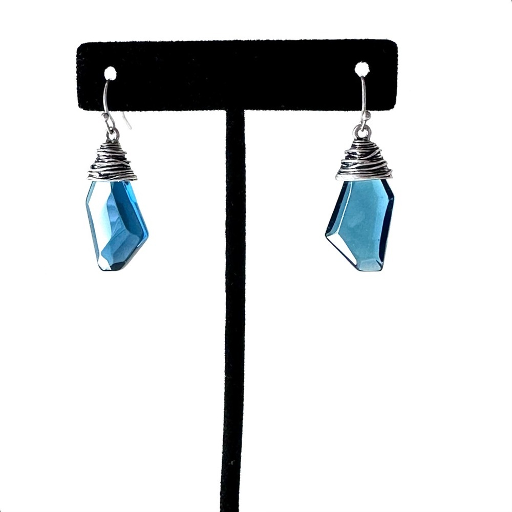 CHICO’s Wire-wrapped Azure Blue Gemstone Hook Earrings NWT - Picture 3 of 8